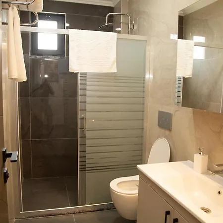 With Private Pool And Jacuzzi 2 *