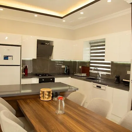 Villa With Private Pool And Jacuzzi 2 *