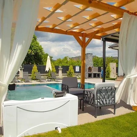 With Private Pool And Jacuzzi 2 * Yesilyurt (Canakkale)