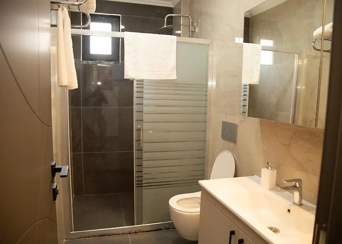 With Private Pool And Jacuzzi 2 *