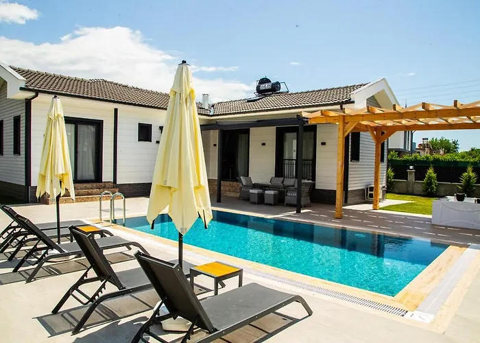 With Private Pool And Jacuzzi 2