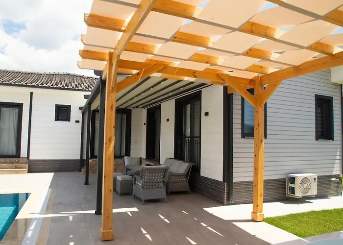 Villa With Private Pool And Jacuzzi 2