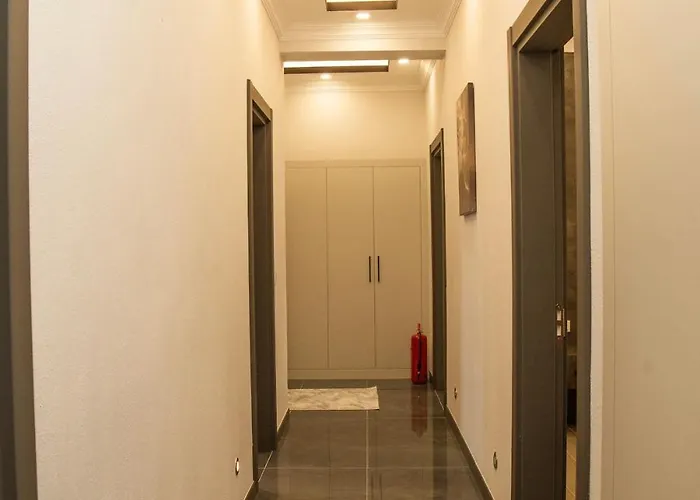 With Private Pool And Jacuzzi 2 *